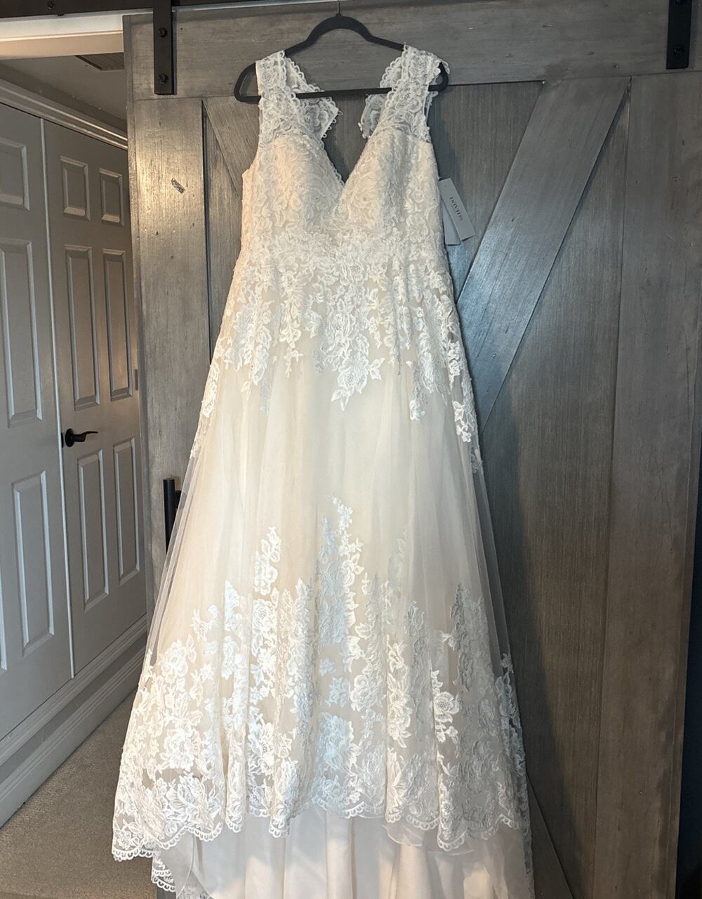 David's Bridal Wedding Dress Size 14 Scalloped Lace and Tulle STYLE# WG3850